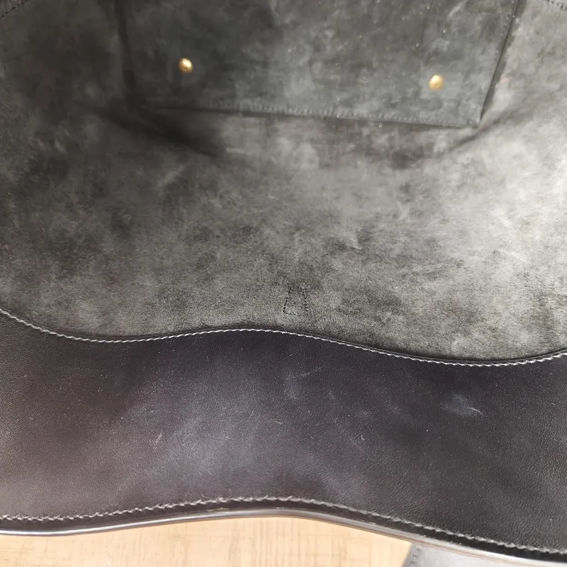 SAINT LAURENT Shoulder Bag LE 37 Black Calfskin Medium20 × 16 × 25 cm — detail view 6 of 12