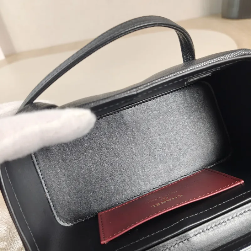 Chanel Crossbody Bag lp Box Bag Black Grained Calfskin 16 × 8 × 9.5 cm Microchip Edition — detail view 8 of 12