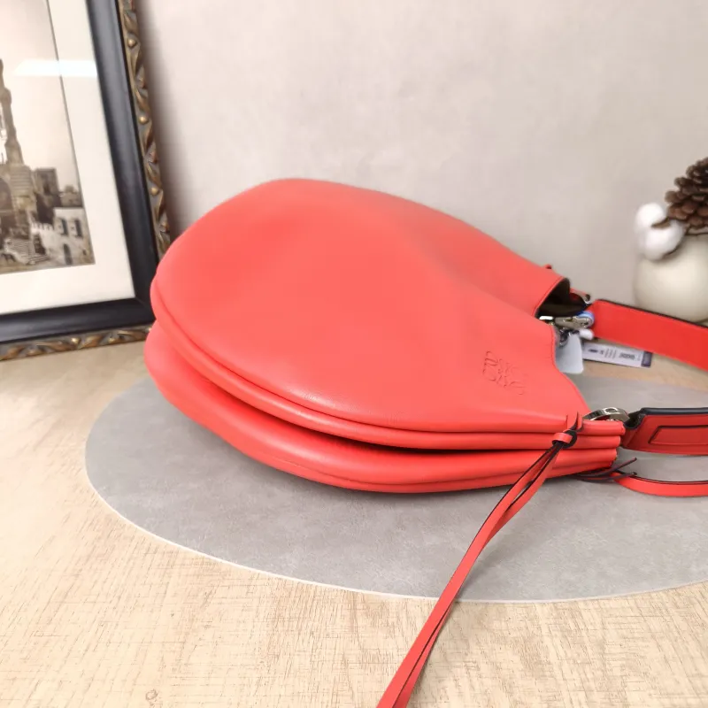 LOEWE Crossbody Bag Crossbody Bag Red Calfskin One Size34 × 9.5 × 28 cm — detail view 7 of 17