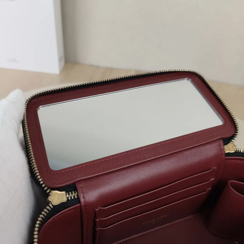 Chanel Crossbody Bag Edition Black Lambskin 16 × 8 × 9.5 cm — detail view 12 of 13