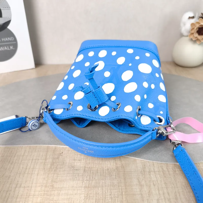 Louis Vuitton Shoulder Bag NANO NOÉ Bucket Bag Nano - Calfskin nano 13 × 10 × 16 cm — detail view 5 of 11