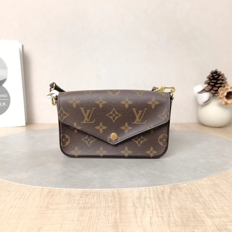 Louis Vuitton Crossbody Bag FÉLICIE STRAP & GO Monogram PVC Small17 × 3.5 × 9.6 cm