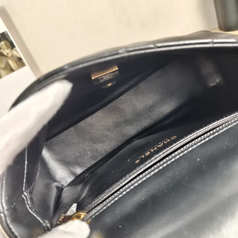 Chanel Crossbody Bag Black SL ambskin Medium25 × 8 × 16 cm — detail view 7 of 12