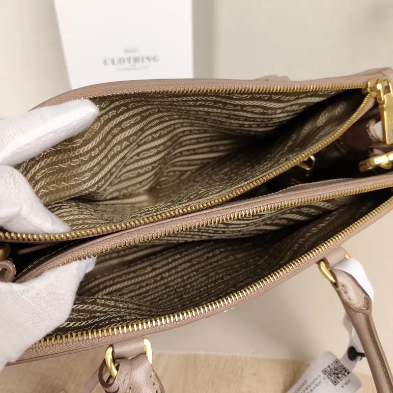 PRADA Top Handle Bag Galleria Galleria Bag Edition Calfskin Medium33 × 14 × 24 cm — detail view 6 of 13