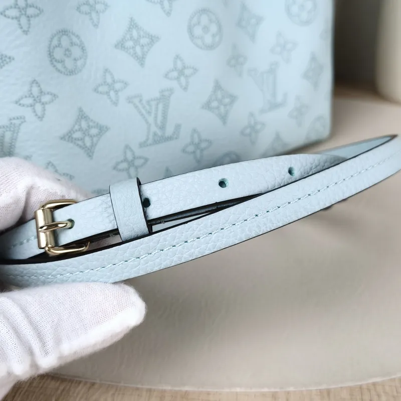 Louis Vuitton Crossbody Bag BELLA Green Calfskin 22 × 14 × 20 cm — detail view 3 of 11