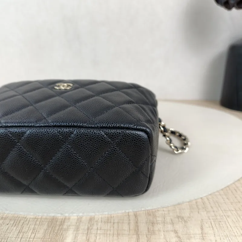 Chanel Crossbody Bag25c Vanity Case Bag Black Grained Calfskin One Size16 × 6 × 13 cm — detail view 6 of 12