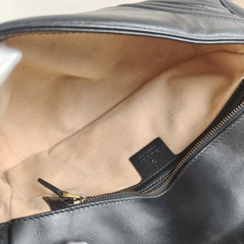 GUCCI Crossbody Bag GG Marmont Medium Marmont 26 Black CC alfskin Medium 26 × 7 × 15 cm — detail view 6 of 11