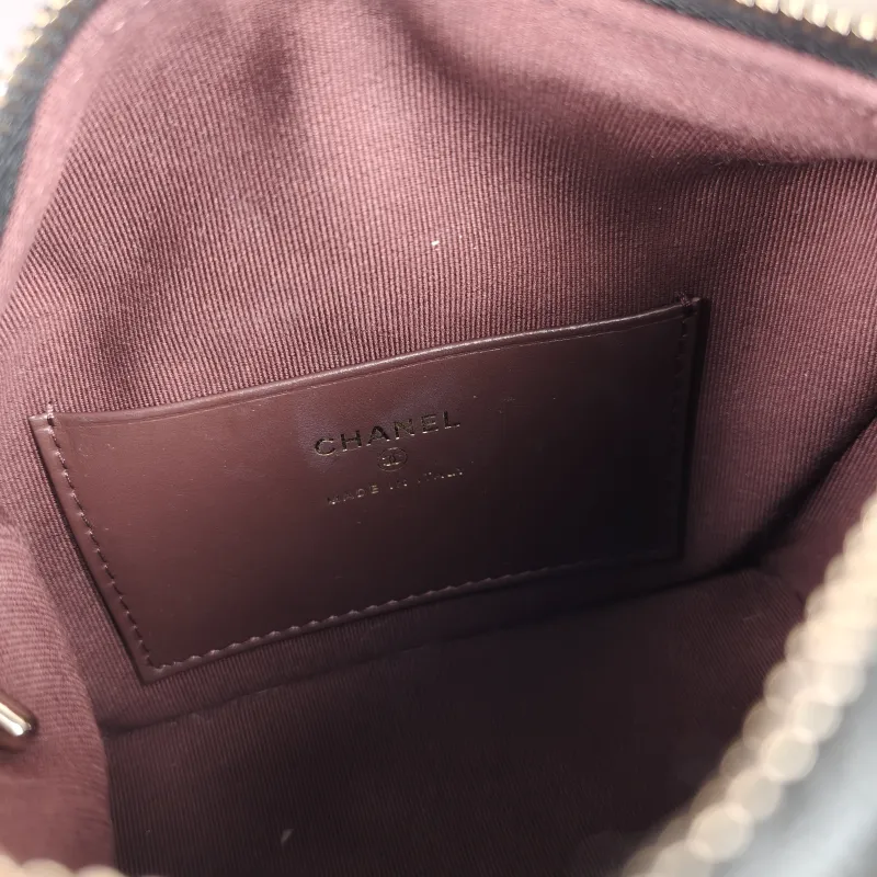 Chanel Crossbody Bag Crossbody Bag Black Grained Calfskin 21.5 × 7.5 × 19 cm — detail view 10 of 11