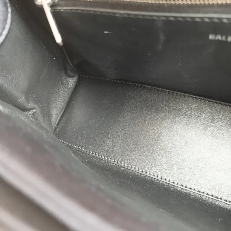 BALENCIAGA Shoulder Bag CRUSH Chain Bag Black Medium 30 × 13 × 20 cm — detail view 2 of 11