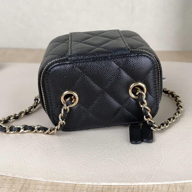 Chanel Crossbody Bag Edition Black Grained Calfskinmini11 × 7 × 9 cm — detail view 6 of 12