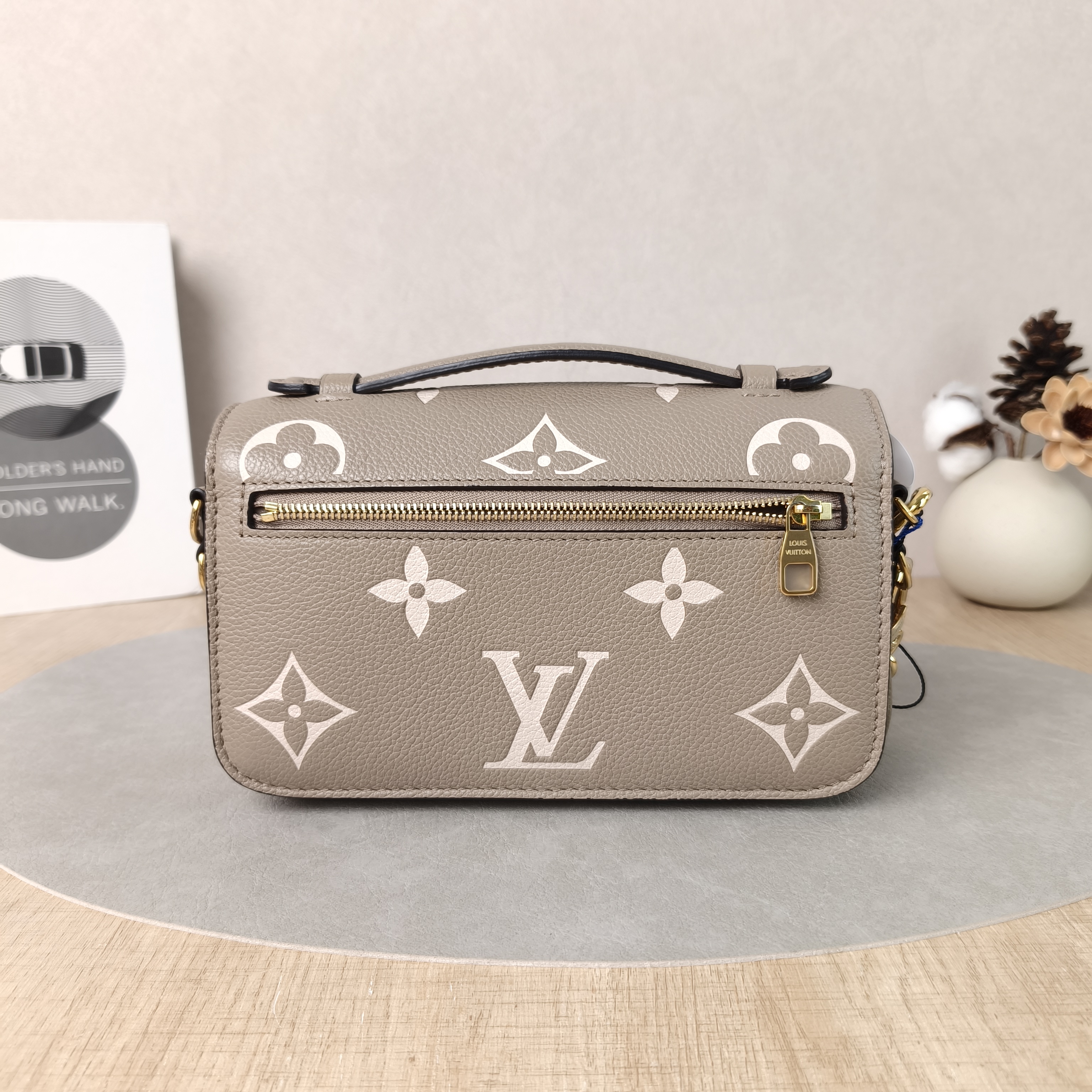 Louis Vuitton Crossbody Bag Pochette Métis East West Empreinte Embossed Calfskin Small21.5 × 6 × 13.5 cm — cover view 4 of 5