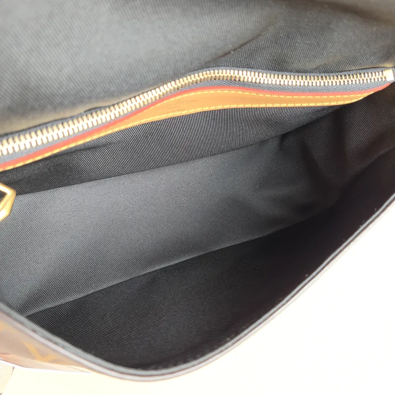 Louis Vuitton Crossbody Bag Diane Baguette Bag Shoulder Strap PVC Small 24 × 9 × 15 cm — detail view 10 of 12