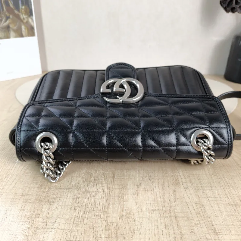 GUCCI Crossbody Bag GG Marmont Medium Marmont 26 Calfskin One Size 26 × 7 × 15 cm — detail view 5 of 11