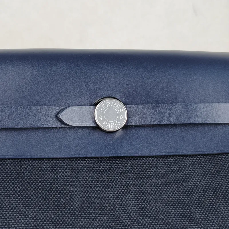 Hermès Crossbody Bag Herbag Zip 20Black Calfskin，Canvasmini20.5 × 7 × 16.5 cm — detail view 12 of 13