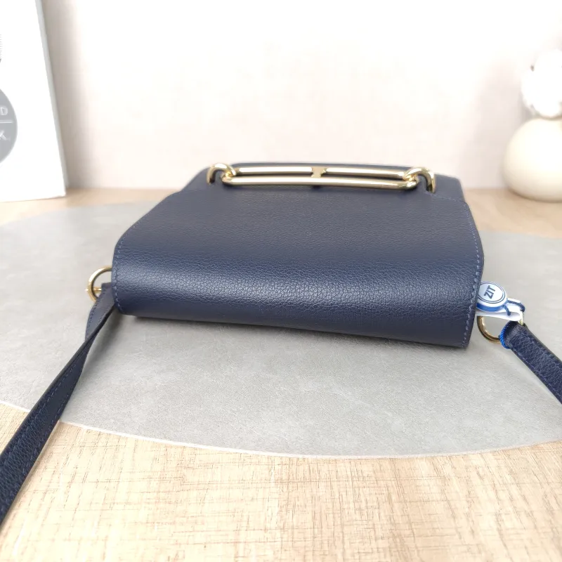 Hermès Crossbody Bag Roulis 19 Evercolor Calfskinmini18 × 6 × 15 cm — detail view 8 of 13