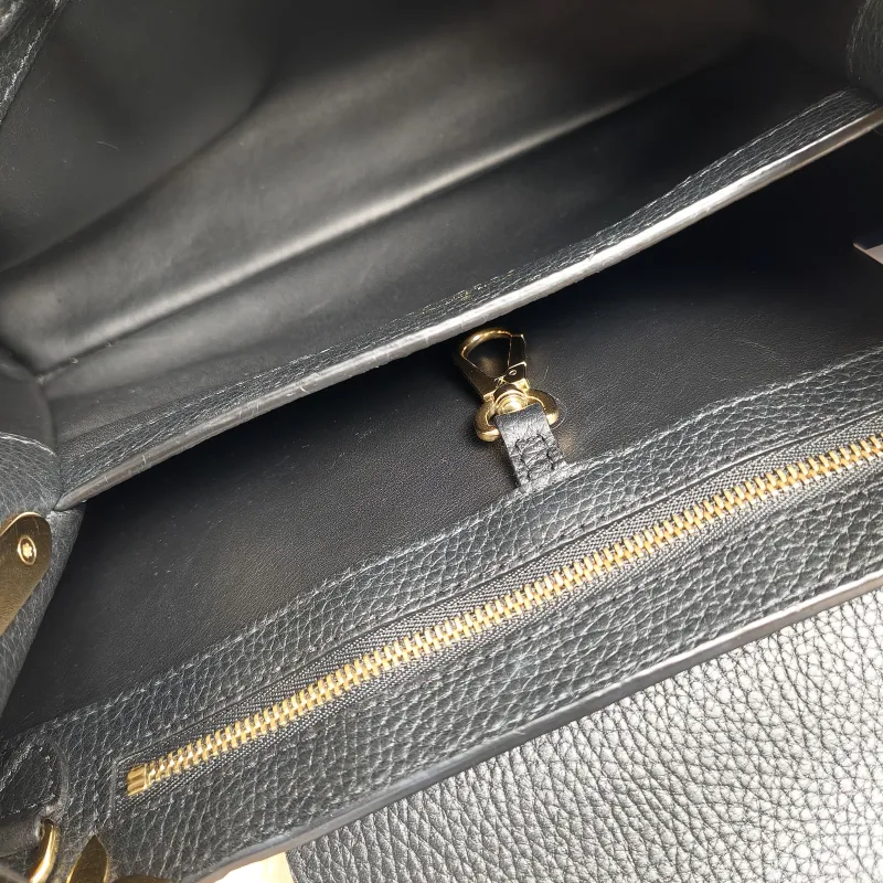 Louis Vuitton Top Handle Bag Capucines Black · Calfskin Medium31.5 × 11 × 20 cm — detail view 7 of 14