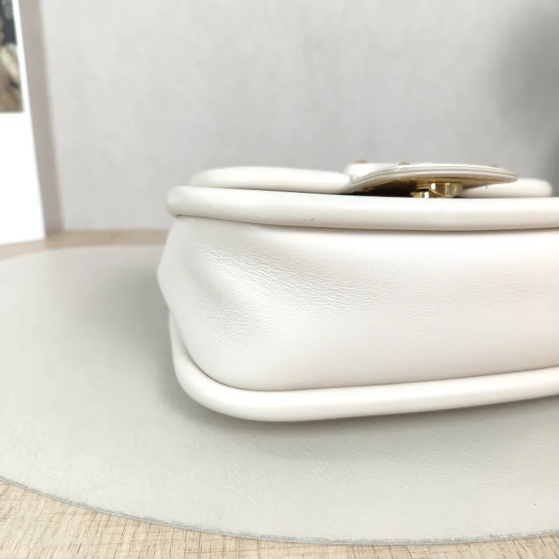 Louis Vuitton Crossbody Bag Hide and Seek Messenger Bag White Epi Embossed Calfskin One Size21 × 8 × 15 cm — detail view 7 of 14