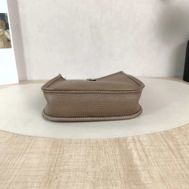 Hermès Crossbody Bag Evelyne Mini 16 Mini 1618 Taurillon Clemence TC Calfskinmini17 × 5.5 × 18 cm — cover view 5 of 5
