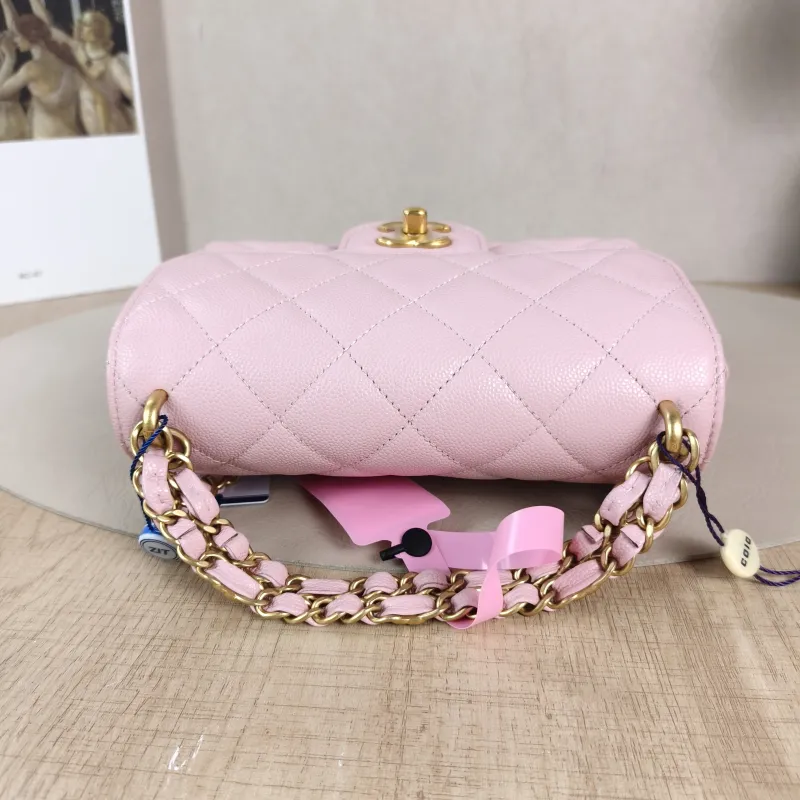 Chanel Crossbody Bag Pink Grained Calfskinmini18 × 6 × 13 cm — detail view 2 of 13