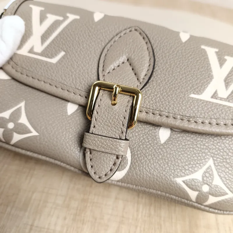 Louis Vuitton Crossbody Bag Diane Baguette Bag Empreinte Embossed Calfskin Monogramnano19 × 6 × 10.5 cm — detail view 5 of 13