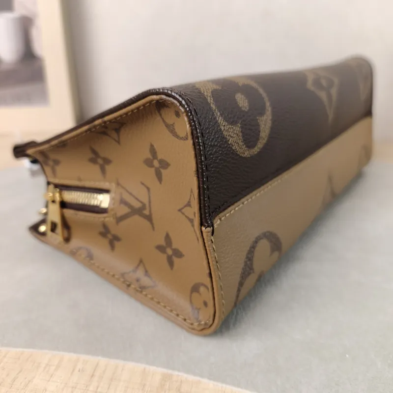 Louis Vuitton Crossbody Bag Onthego East West Monogram PVC Small 25 × 10 × 13 cm — detail view 10 of 16