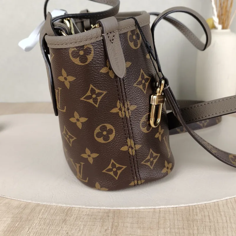 Louis Vuitton Crossbody Bag NEVERFULL INSIDE OUT BB PVC · Calfskin BB 26.5 × 11 × 16.5 cm — detail view 10 of 10