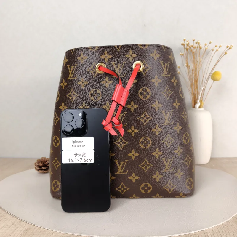 Louis Vuitton Shoulder Bag NÉONOÉ Bucket Bag PVC Medium 26 × 17.5 × 26 cm — cover view 2 of 5