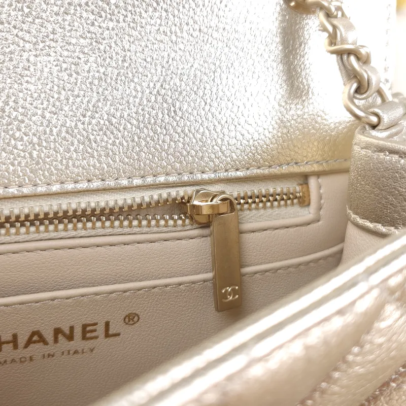 Chanel Crossbody Bag c Gold Grained Calfskin Mini 17 × 7 × 13.5 cm — detail view 10 of 15