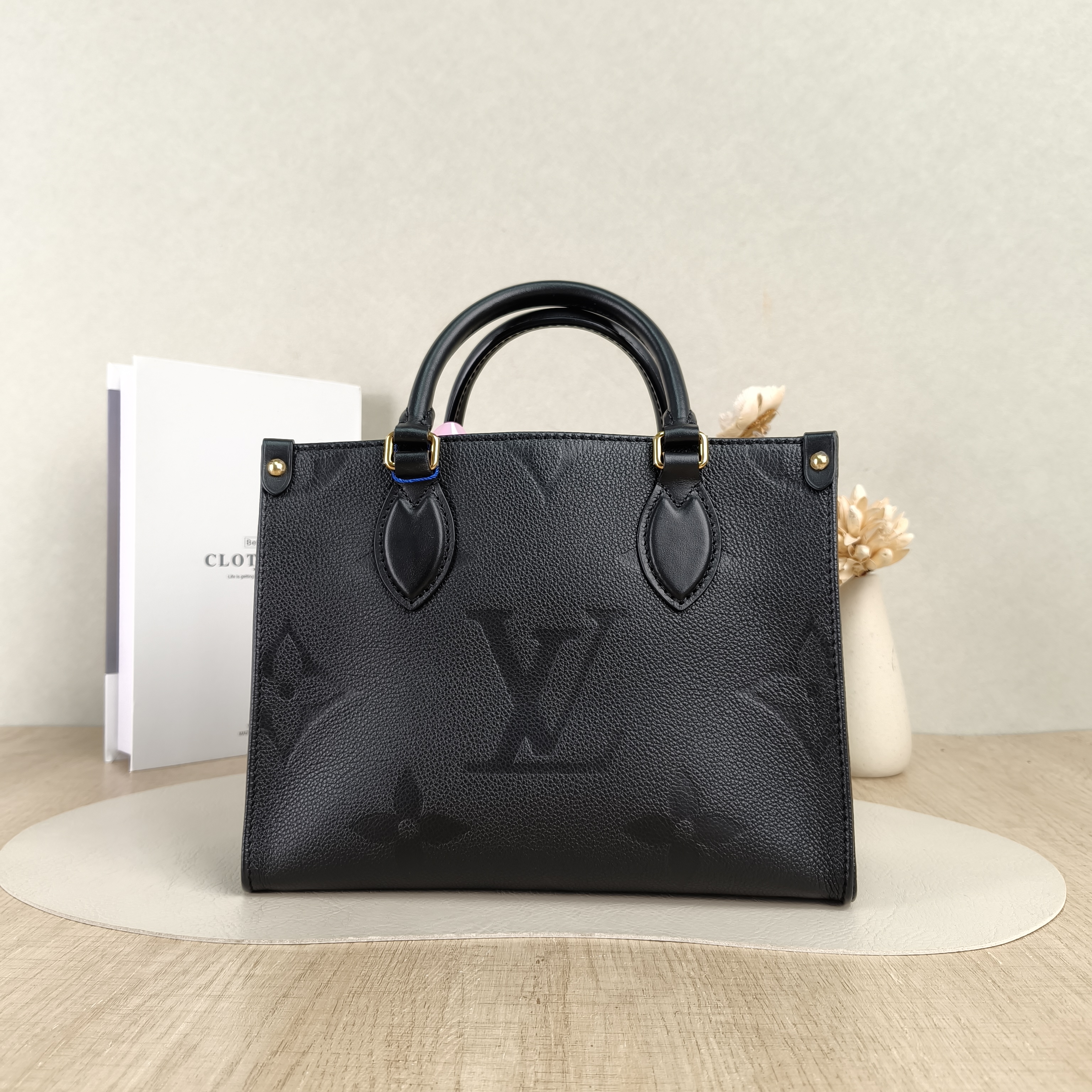 Louis Vuitton Shoulder Bag Onthego Black Empreinte Embossed Calfskin Small25 × 11.5 × 19 cm