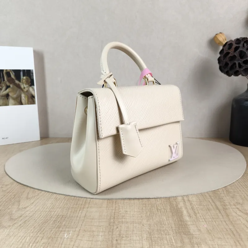 Louis Vuitton Crossbody Bag CLUNY White Epi Embossed Calfskin Mini 20 × 7.5 × 16 cm — cover view 3 of 5