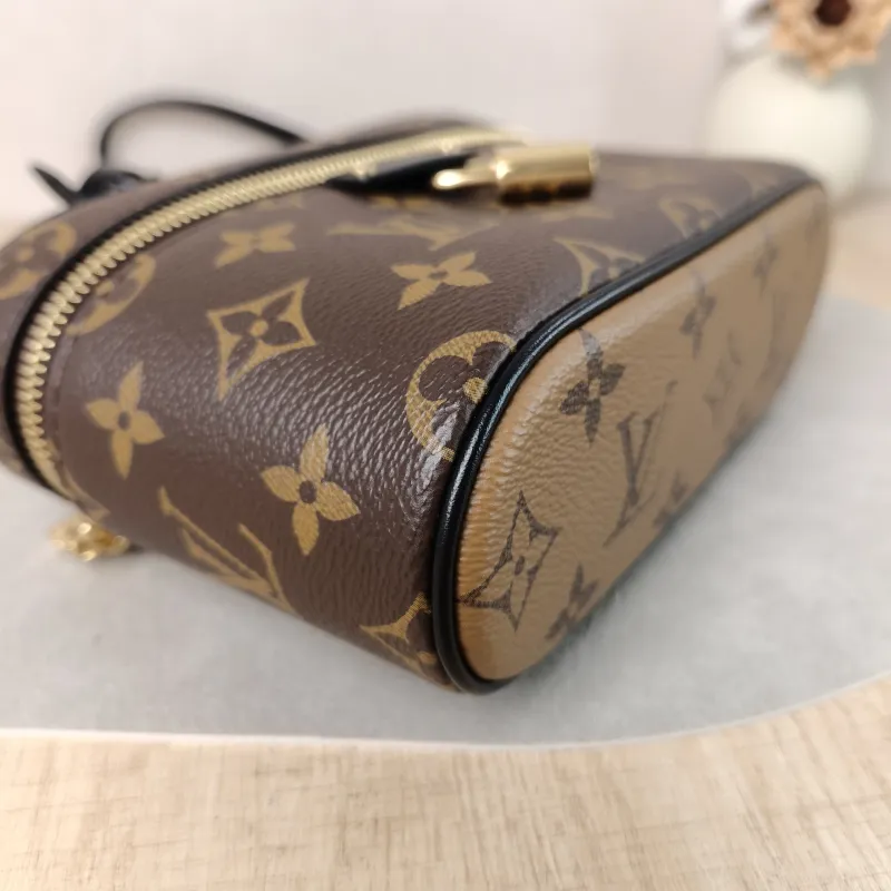 Louis Vuitton Shoulder Bag VANITY POUCH Cosmetic Bag Monogram PVC 19 × 6.5 × 11.5 cm — detail view 6 of 10