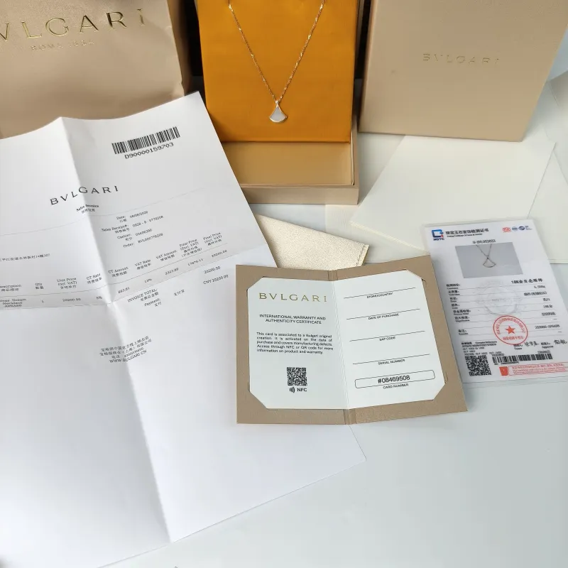 Bvlgari Necklace Divas' Dream White Mother-of-Pearl Diamond18KR ose Gold One Size 1.5 CM*41 cm - 43 cm — cover view 7 of 9