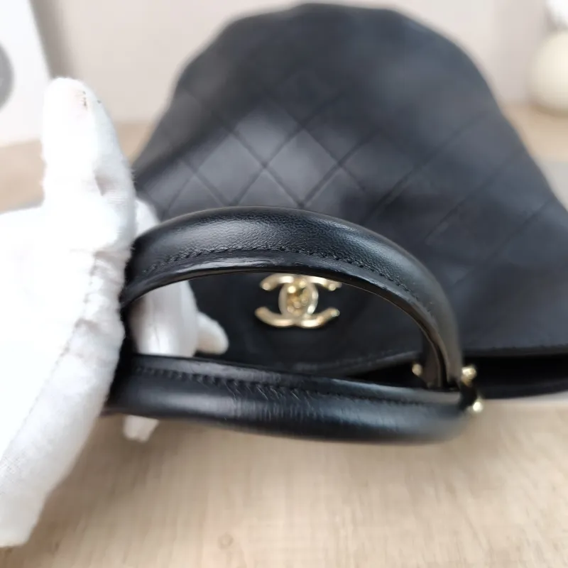 Chanel Shoulder Bag Bucket Bag Black Calfskin One Size 25 × 14 × 20 cm 27 — detail view 8 of 11