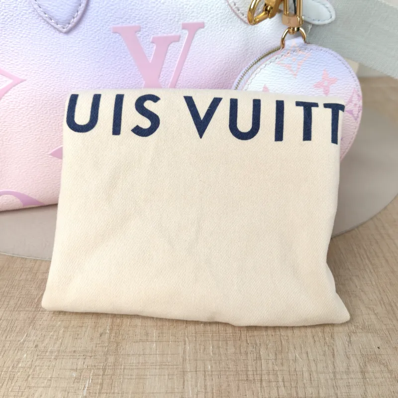 Louis Vuitton Shoulder Bag Onthego PVC Small 25 × 11.5 × 19 cm — detail view 2 of 12