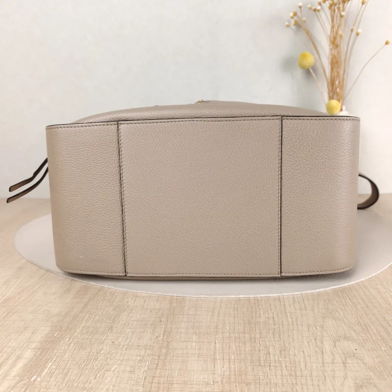 LOEWE Shoulder Bag Hammock Calfskin Small 30 × 14 × 25 cm — cover view 2 of 5