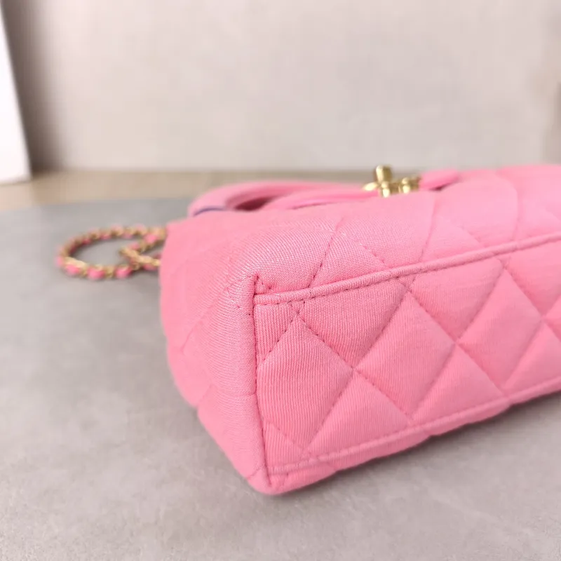 Chanel Crossbody Bag Kelly Red mini19 × 7 × 13 cm — detail view 2 of 15