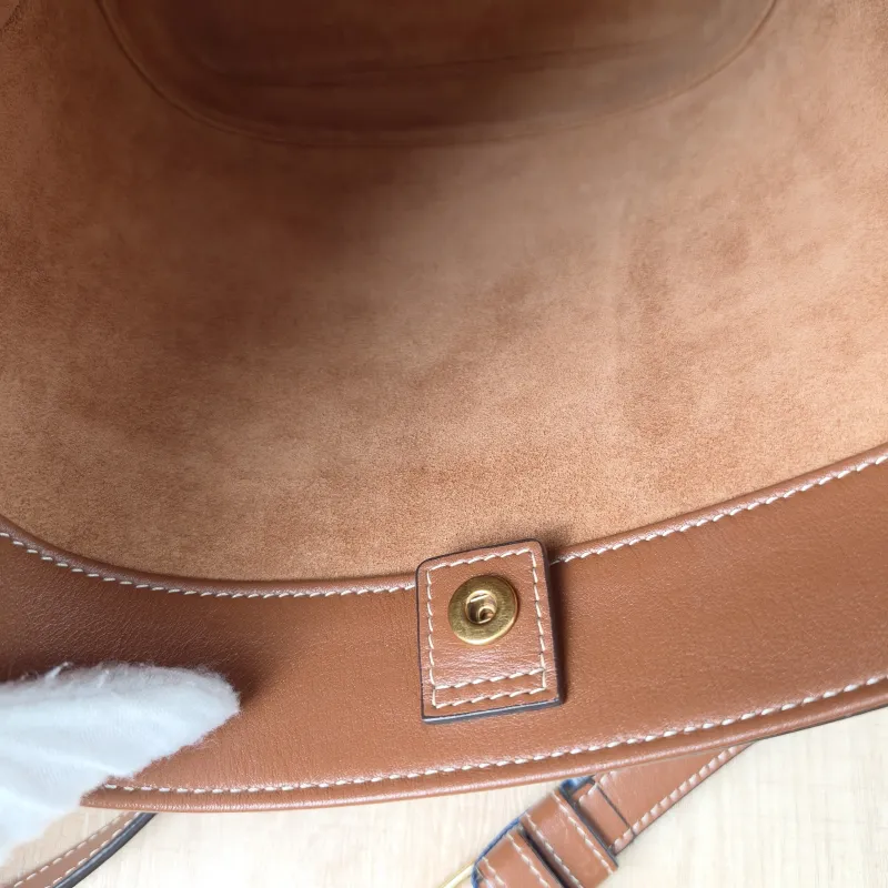 CELINE Shoulder Bag BUCKET TRIOMPHE Bucket Bag Calfskin Small17 × 10 × 22 cm — detail view 1 of 13