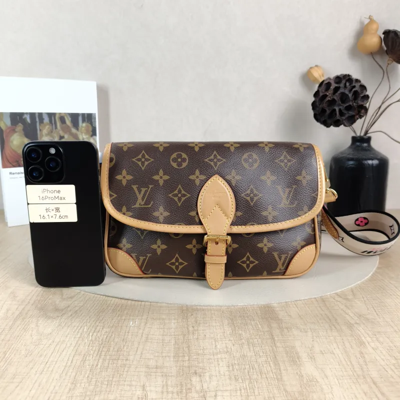Louis Vuitton Crossbody Bag Diane Baguette Bag Shoulder Strap PVC Small 24 × 9 × 15 cm — cover view 3 of 5