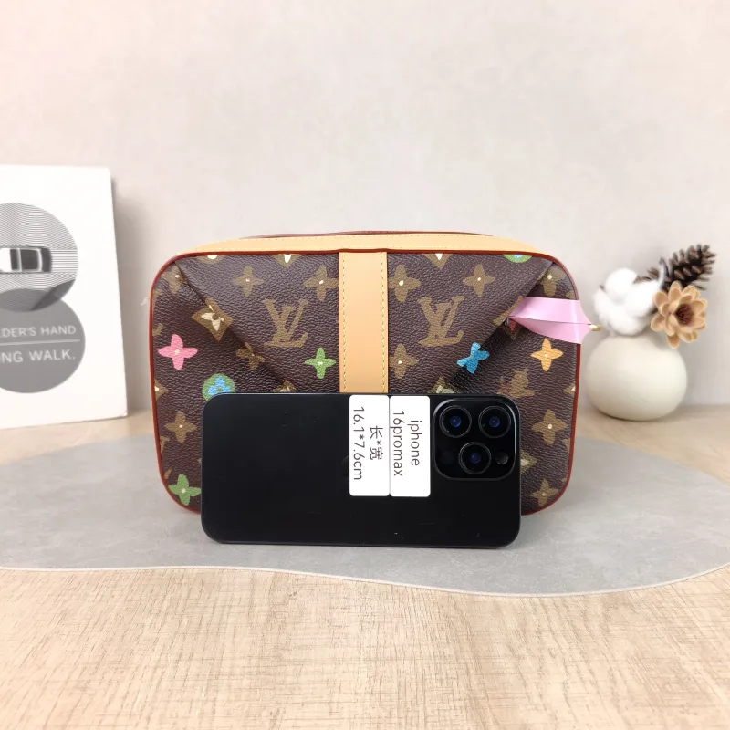 Louis Vuitton Crossbody Bag ENVELOPE Camera Bag Messenger Bag Tyler PVC One Size 23.5 × 8.5 × 15.5 cm — cover view 5 of 6