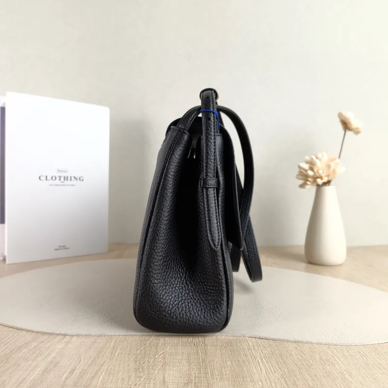 Chanel Shoulder Bag 26k Black Calfskin Medium 31.5 × 8 × 18.5 cm — detail view 1 of 13