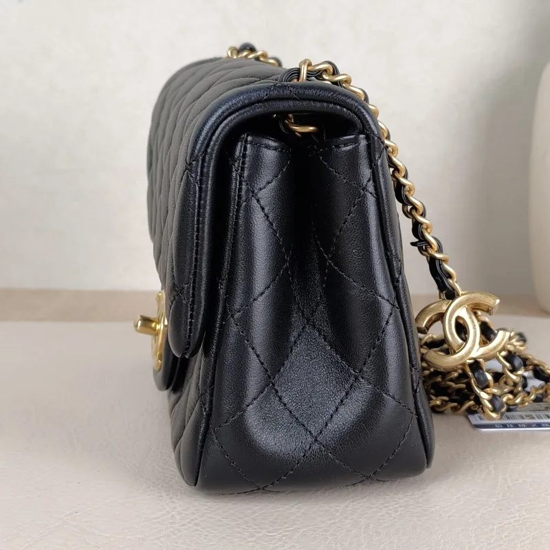Chanel Crossbody Bag c Black Lambskin Mini 17 × 8 × 13.5 cm — detail view 14 of 15