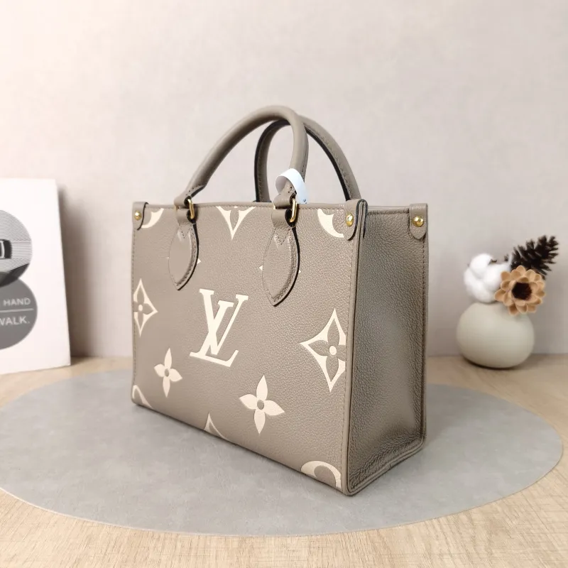 Louis Vuitton Shoulder Bag Onthego · White Empreinte Embossed Calfskin Monogram Small25 × 11.5 × 19 cm — cover view 4 of 5
