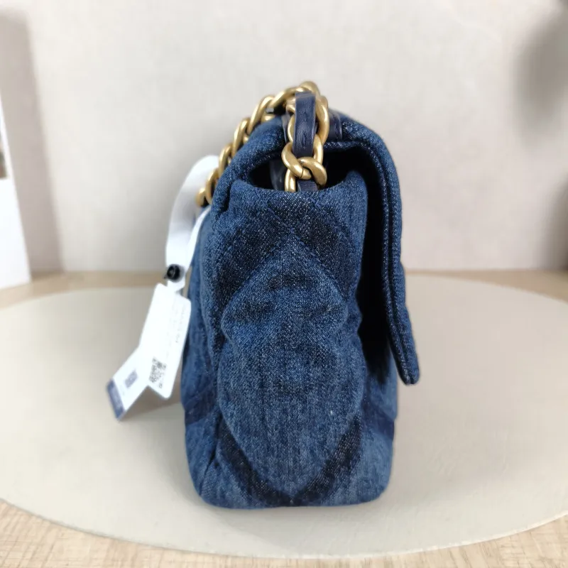 Chanel Crossbody Bag 19Bag Navy Small 26 × 9 × 16 cm — detail view 8 of 12