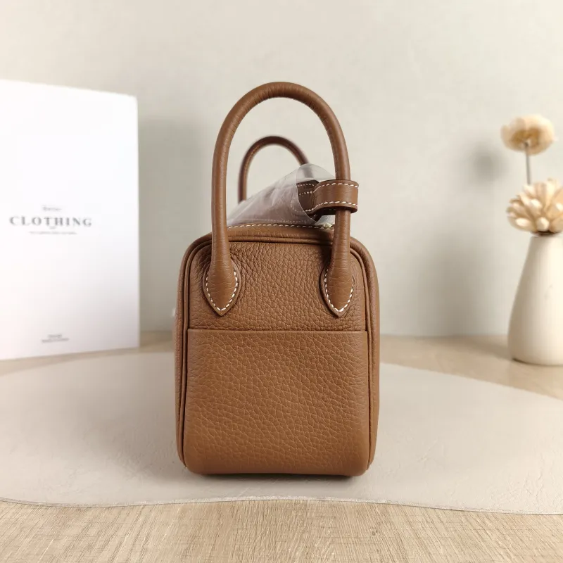 Hermès Crossbody Bag Lindy Mini 19 TC Calfskin Mini 19 × 9.5 × 13 cm G — detail view 2 of 11