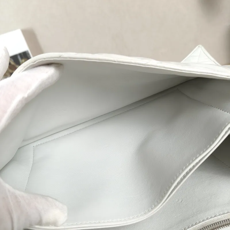 BALENCIAGA Shoulder Bag CRUSH Chain Bag White Calfskin Medium 32 × 10 × 20 cm — detail view 10 of 11
