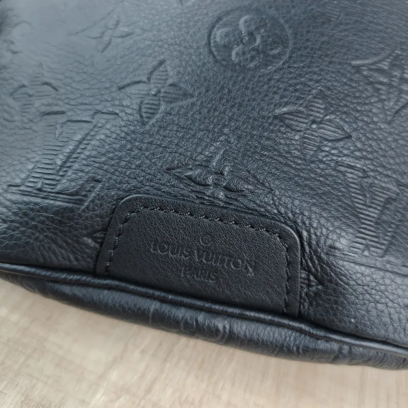 Louis Vuitton Belt Bag DISCOVERY Belt Bag Black Calfskin Small 44 × 9 × 15 cm — detail view 5 of 8