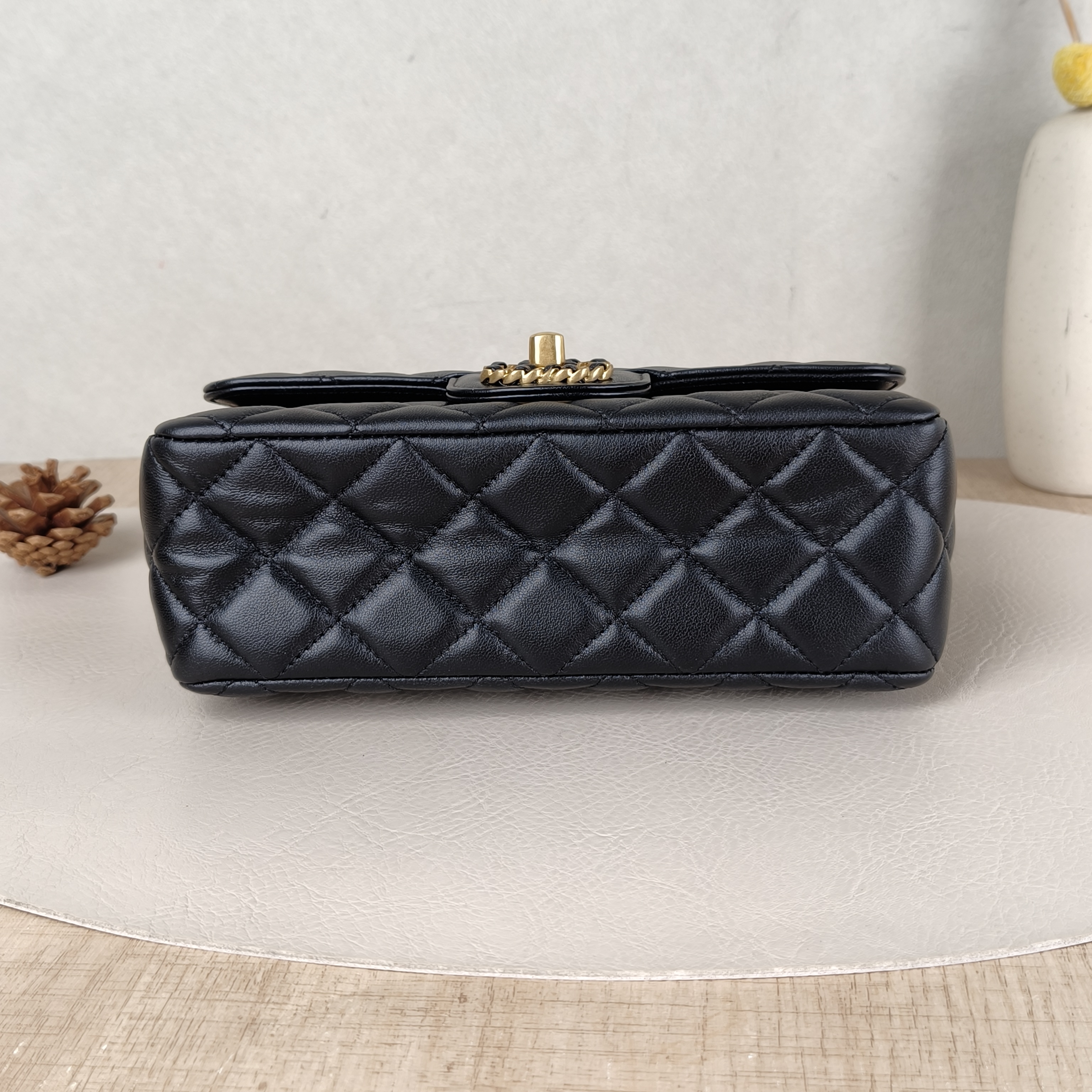 Chanel Crossbody Bag24c mini Black Lambskin mini20 × 6 × 12 cm — cover view 4 of 5