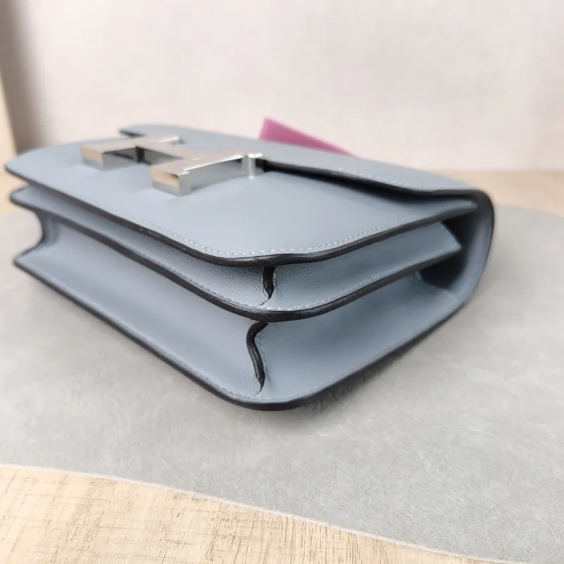 Hermès Crossbody Bag Constance 19 Silver-Tone Hardware Swift Calfskin Mini 19 × 4 × 15 cm K — detail view 5 of 13