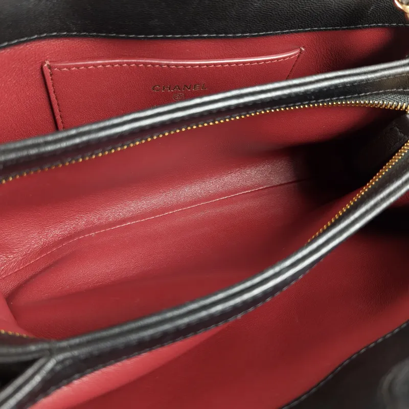Chanel Crossbody Bag Bowling Bag Black Lambskin One Size 25 × 8 × 14 cm — detail view 9 of 10