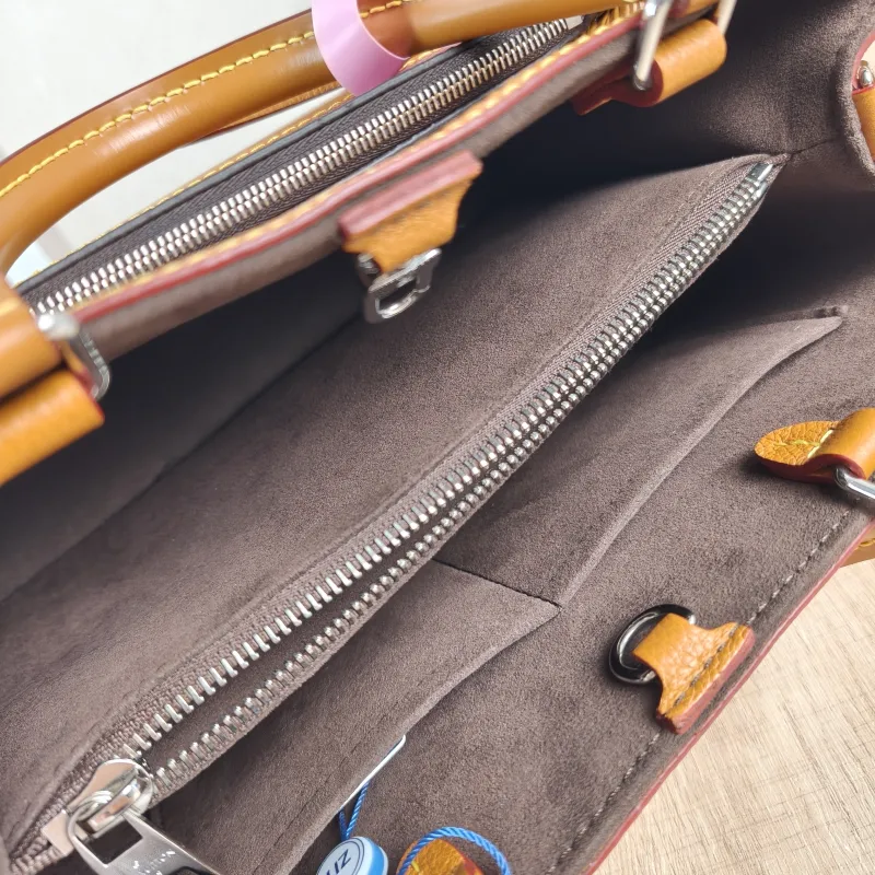 Louis Vuitton Crossbody Bag Marelle Tote Top Handle Bag Epi Embossed Calfskin Medium 30 × 13 × 21 cm — detail view 4 of 12